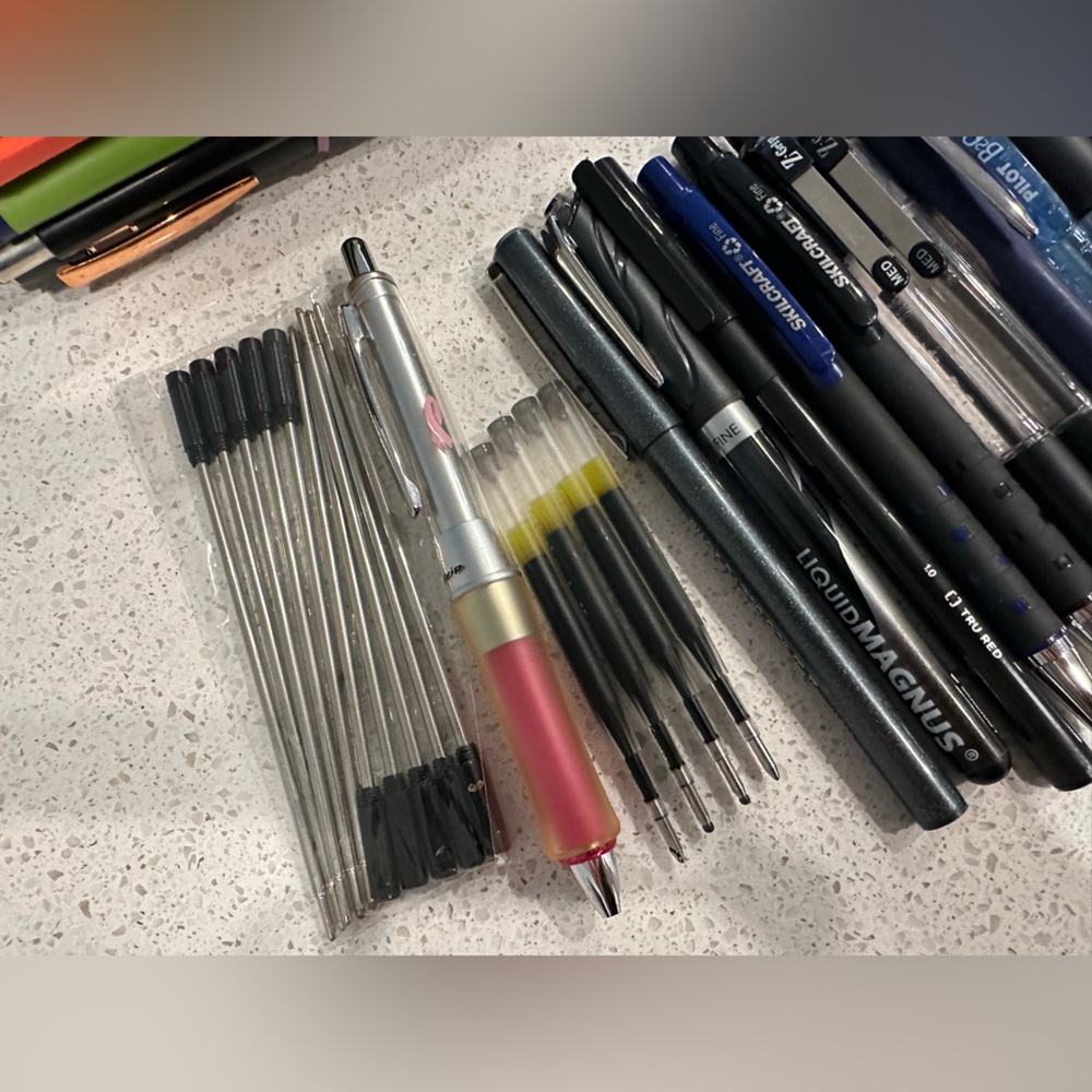Lot of pens mostly full pilot Dr. grip skilcraft z-grip precise v5 liquid magnus - Picture 2 of 4